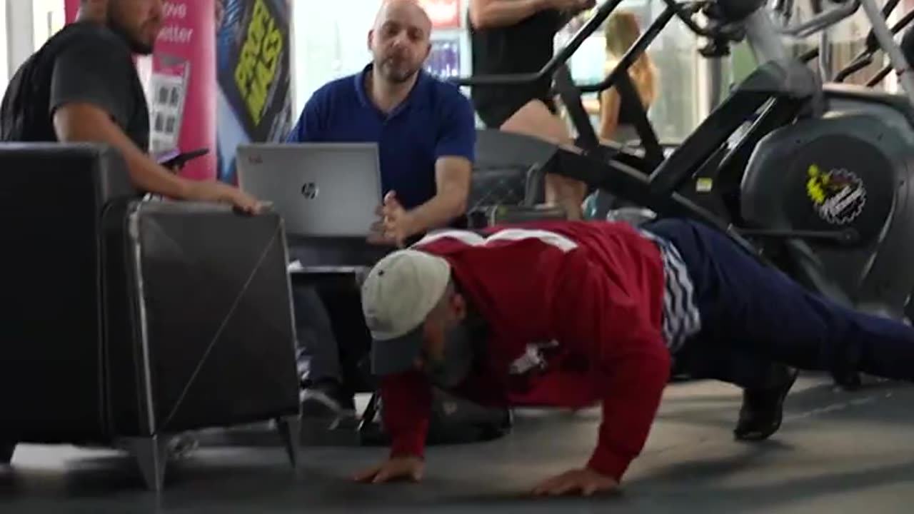 Fake gym trainer prank video🤣😀🤣