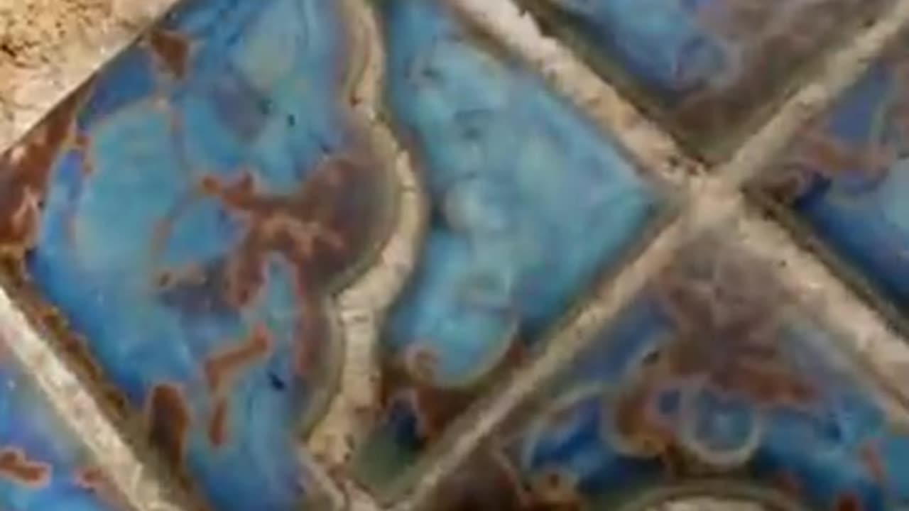 Crocodile on baby pool