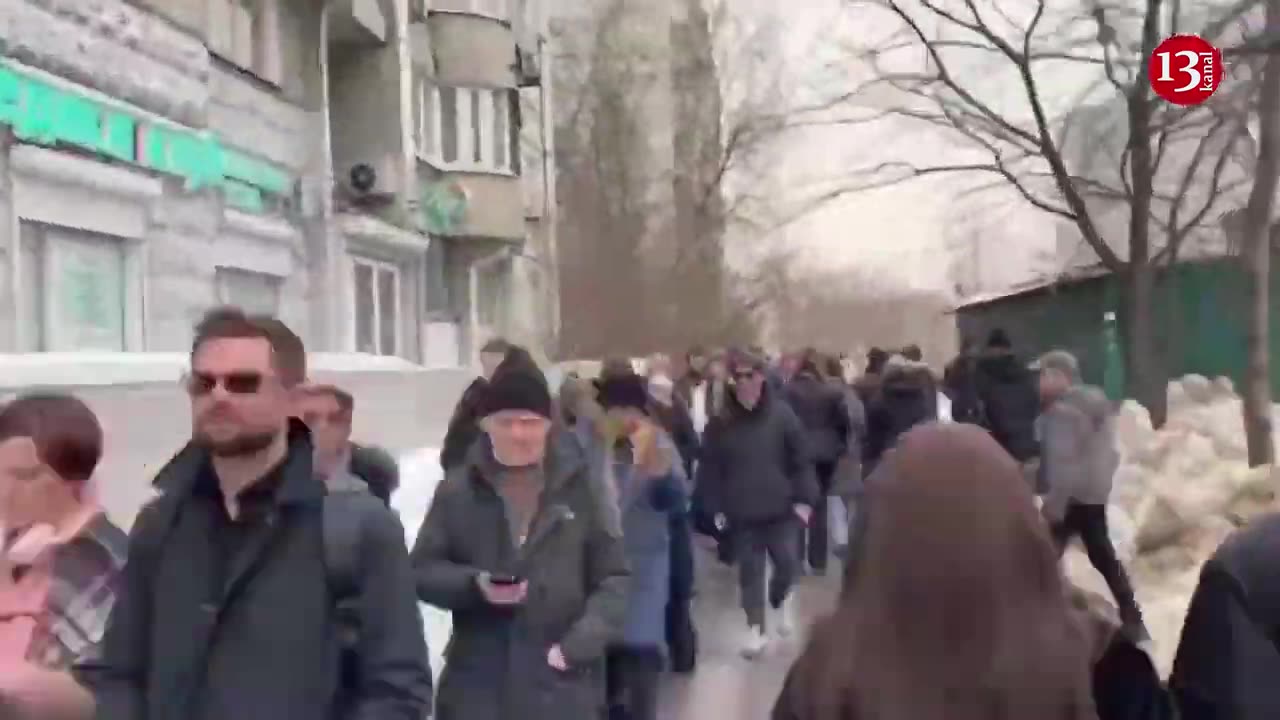 “Putin is a criminal”: Large crowd in Navalny’s funeral – Video footage