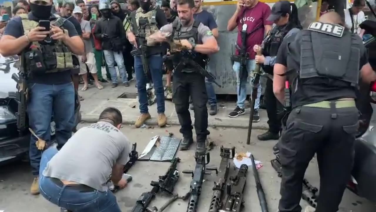 Vídeo mostra momento em que armas desviadas do Exército são recuperadas no Rio