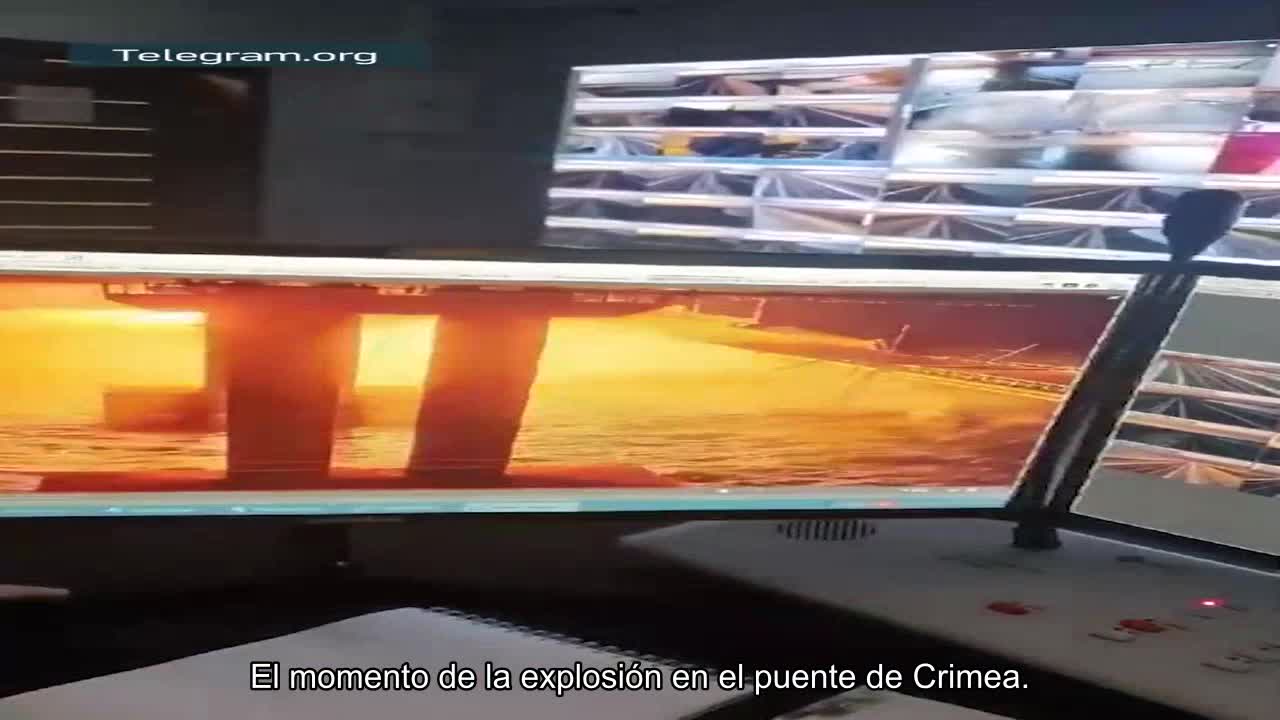 El momento de la explosión en el puente de Crimea.