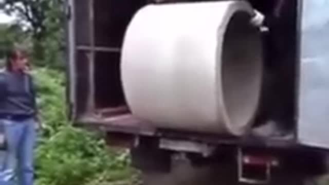 Unloading in USA vs Russia Meme 😂