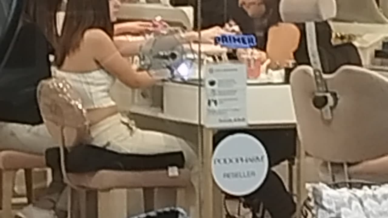 ΜΕ ΝΥΧΙΑ ΚΑΙ ΤΡΙΧΕΣ ΑΣΧΟΛΟΥΝΤΑΙ ΟΙ ΚΟΡΕΣ ΤΟΥ ΔΙΑΒΟΛΟΥ - ΕΝΑ ΧΤΥΠΗΜΑ ΝΑ ΕΡΘΕΙ ΝΑ ΞΥΠΝΗΣΟΥΝ!!!!