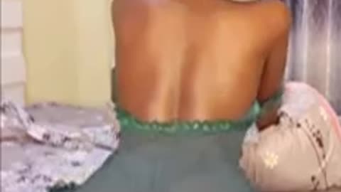 Twerk in dress 083