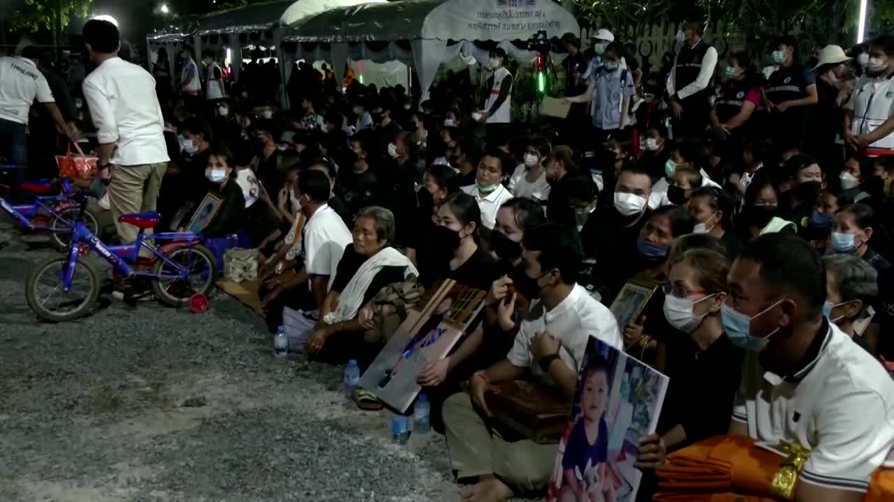 Thai massacre victims cremated