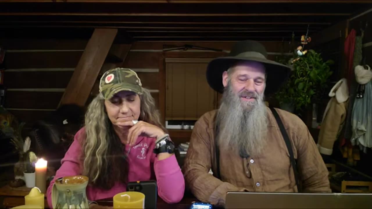 OFF GRID with DOUG & STACY - "The FBI came to the house" story...what the