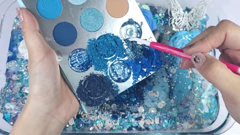 Mixing Blue and Silver Makeup to Make Amazing Slime