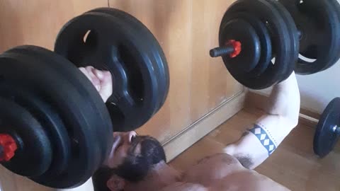 56kg(28kg/28kg) Bench Press 123.5lbs(61.7lbs/61.7lbs)