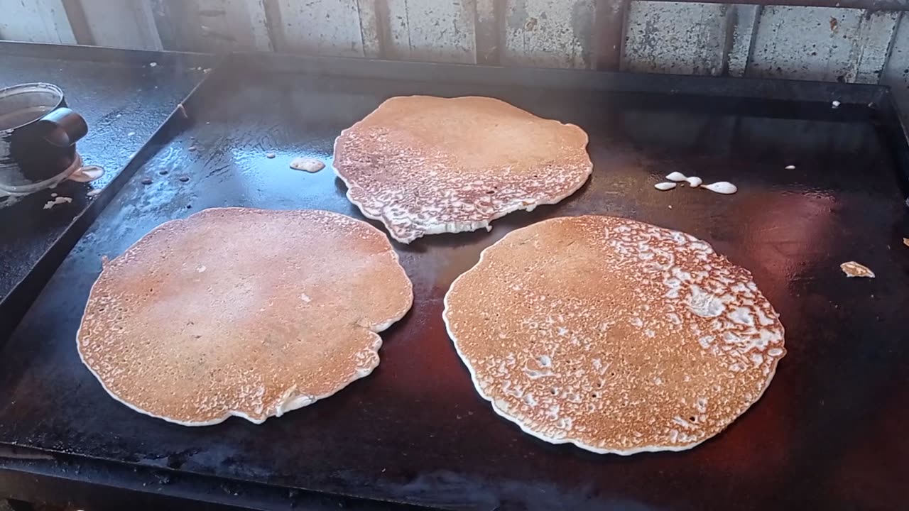 Special Thosai/ Thosi / Dosa Food for Breakfast and Tea time Food in Sri Lanka