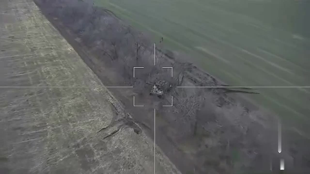 Kamikaze dron attack on Ukrainian M109 gun