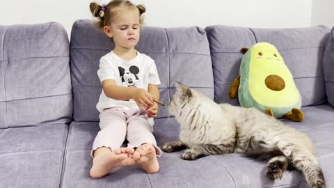 Adorable Baby Girl Feeds Her Patiently Waiting Cat!