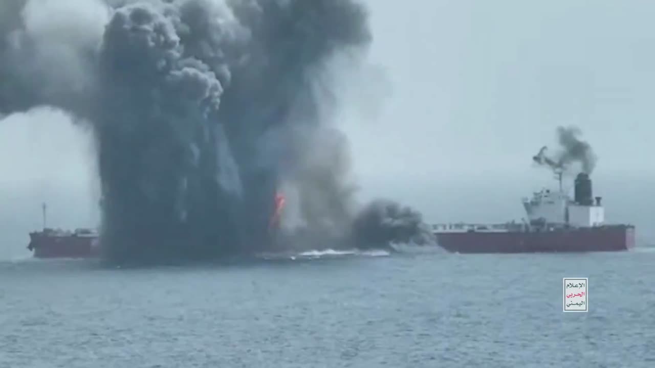 Footage of the Yemeni Armed Forces targeting the "CHIOS Lion" oil tanker with a USV yesterday