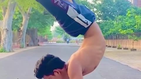 Contortionist Shows Amazing Balancing Trick While Doing Handstand