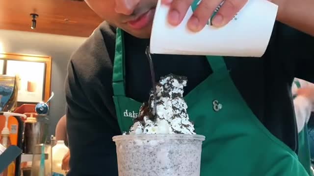 Oreo Cookie Frappuccino is a DELICIOUS drink at Starbucks!🔥