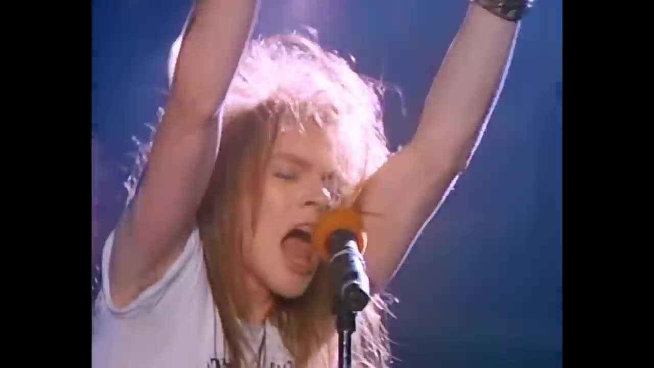 Guns N' Roses - Welcome To The Jungle (Official Video)