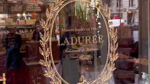 Come with me to try the famous Laduree macaroons in Paris