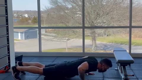 🔥EXPLOSIVE PLYO PUSH UPS VARIATIONS🔥 4 explosive plyo push up variations for you guys to try