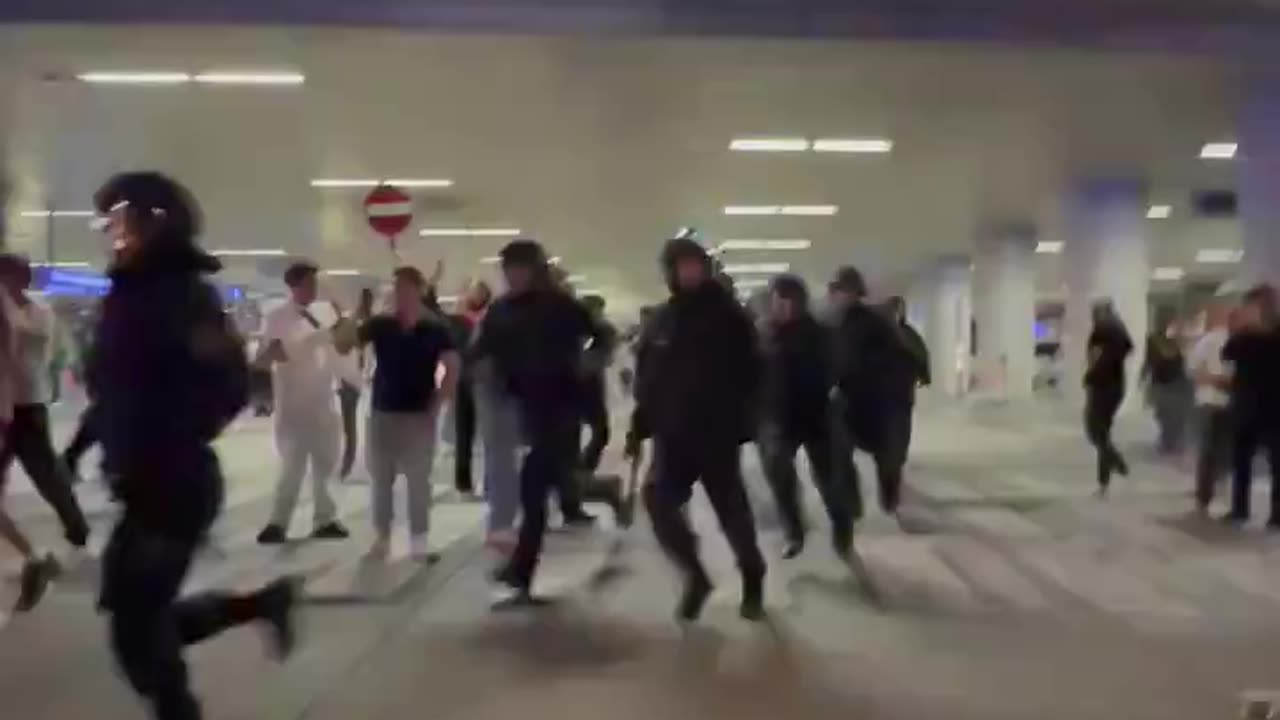 Austria: Police had to intervene last night in Vienna to stop violent clashes