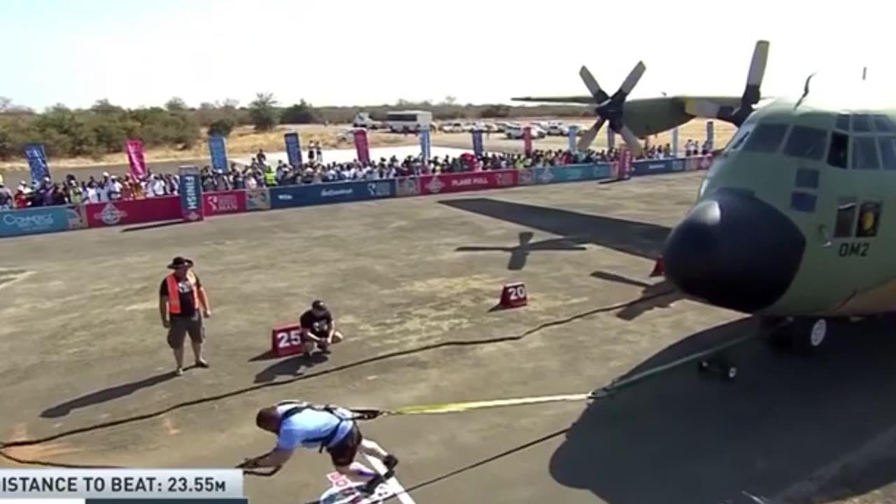 world strongest man pulling a military plane😱😱🤯