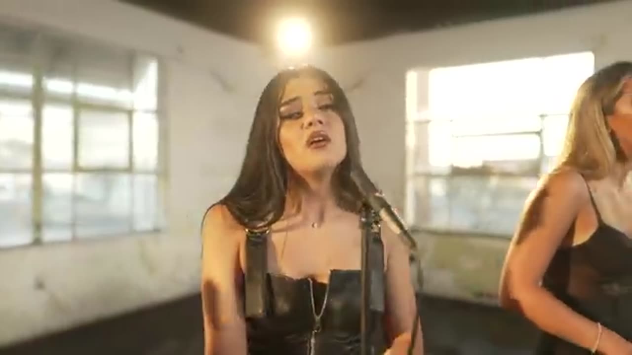 [OFFICIAL VIDEO] Killing Me Softly - Citizen Queen