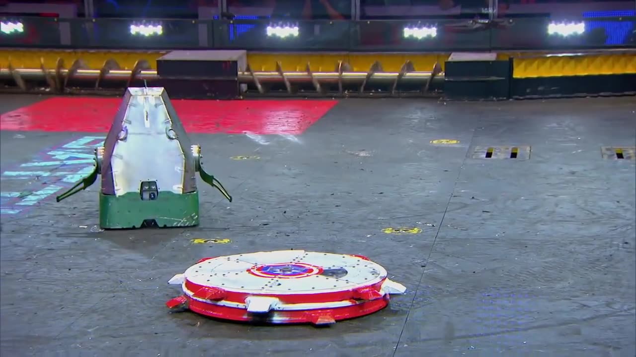 Chomp vs. Captain Shrederator - BattleBots