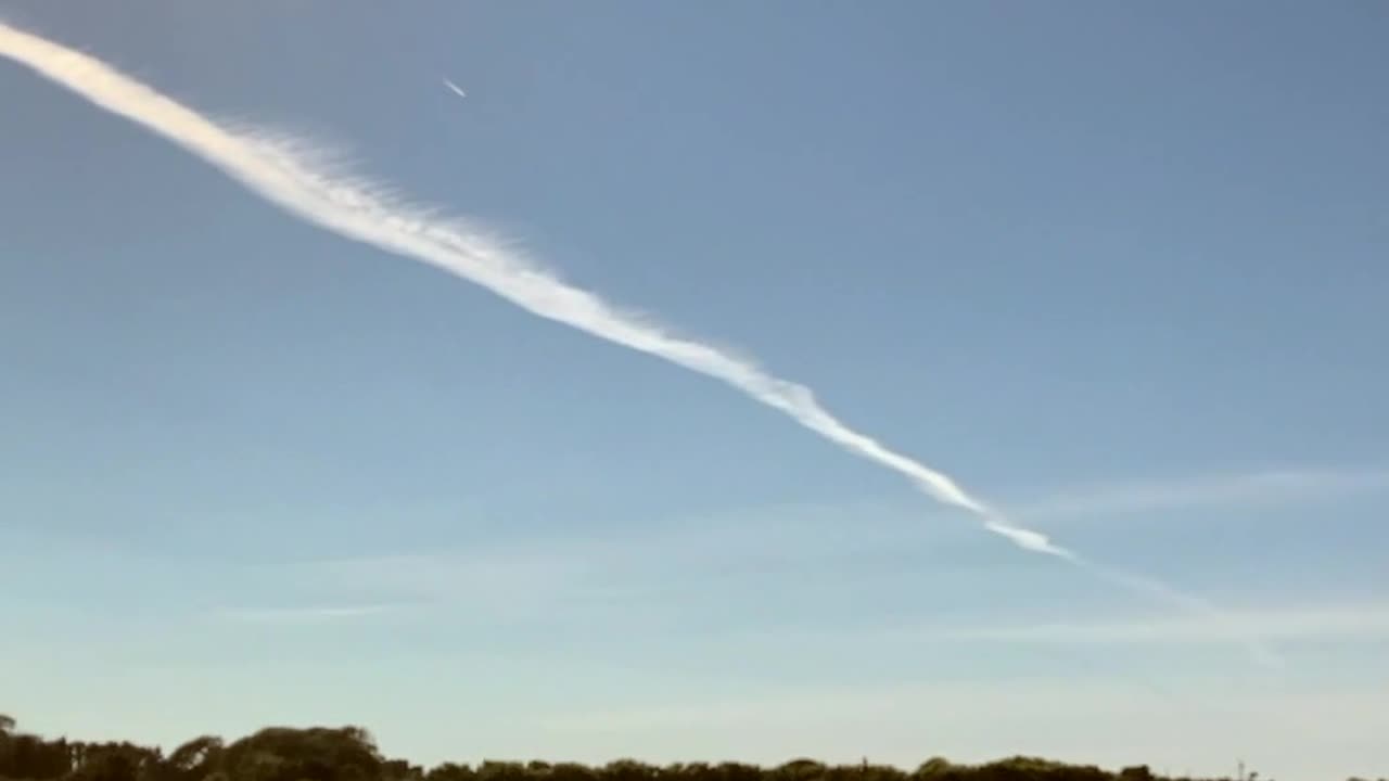 A beautiful example of CHEMTRAILS over IRELAND