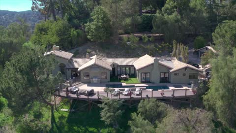 Sophisticated Sprawling Home in Tarzana California