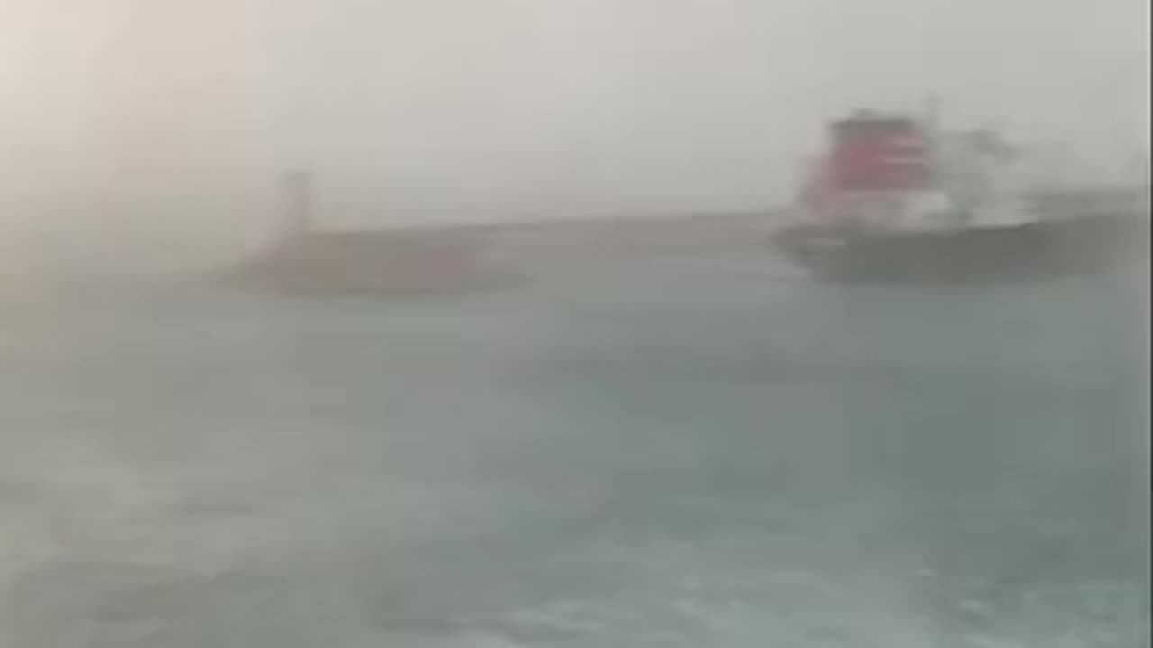 Ship collided with oil tanker 😱