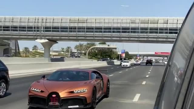 andrew tate in dubai with his bugatti 🏎🤑