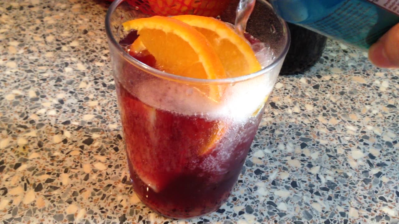 Making "Tinto de Verano"