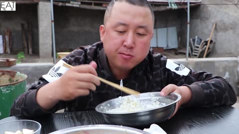 Sichuan special snacks, cold pot skewers, super spicy, pickled cabbage and