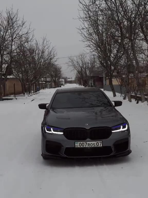 М5 CS with a menacing look #car #cars #supercar #supercars #bmw #m5competition #frozen #grey #snow