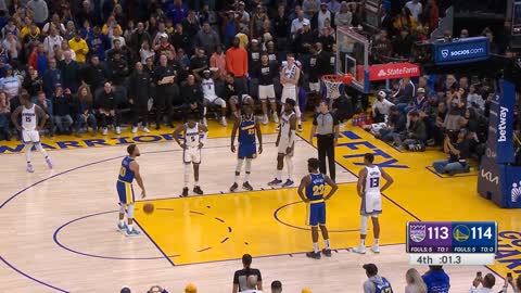 Klay Thompson laughs as the Kings don't foul Stephen Curry until 1sec left🤦🏽‍♂️