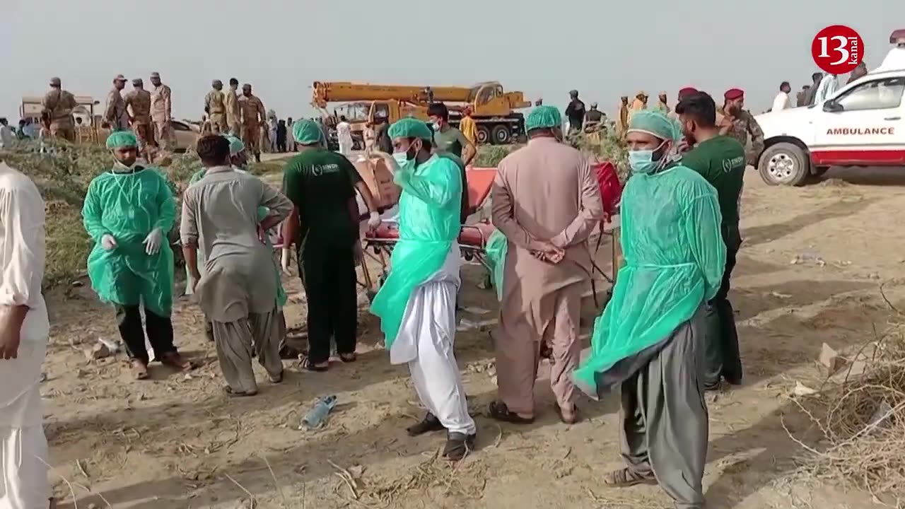 At least 30 people killed in Sindh train derailment, 80 injured
