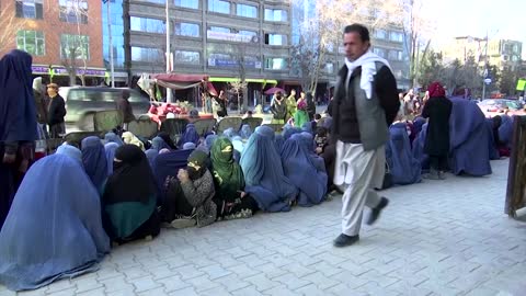 Kabul bakery donates bread as millions go hungry