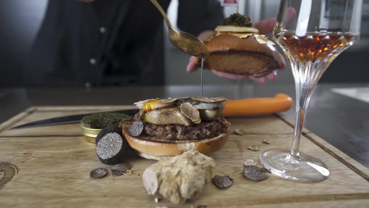 The most expensive burger in the world (2021) - 6,500$!