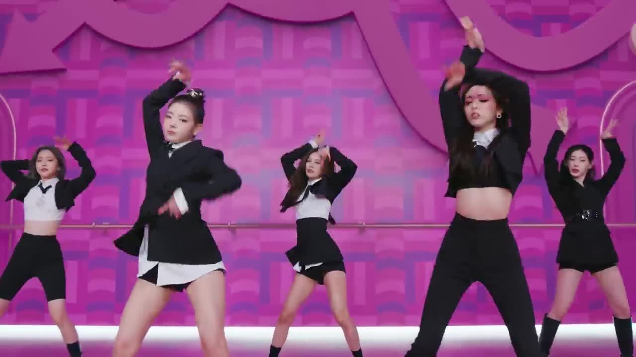 ITZY “Cheshire” M-V @ITZY