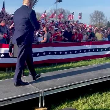 President Trump arrives in Ohio