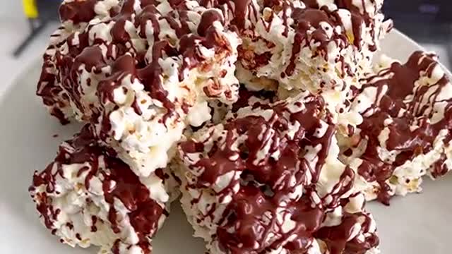 POPCORN MARSHMALLOW BARS 😋 save this for later trust me