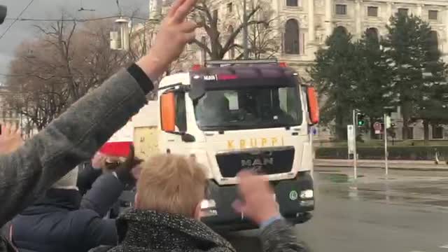 Freedom Convoy Europe - Truckers arrive in Vienna