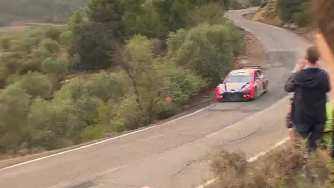 Wrc hyundai i10 vs helicopter