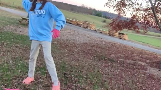 How to throw a football