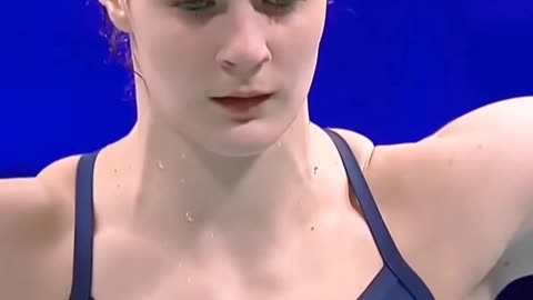 Elena WASSEN Incredible diving