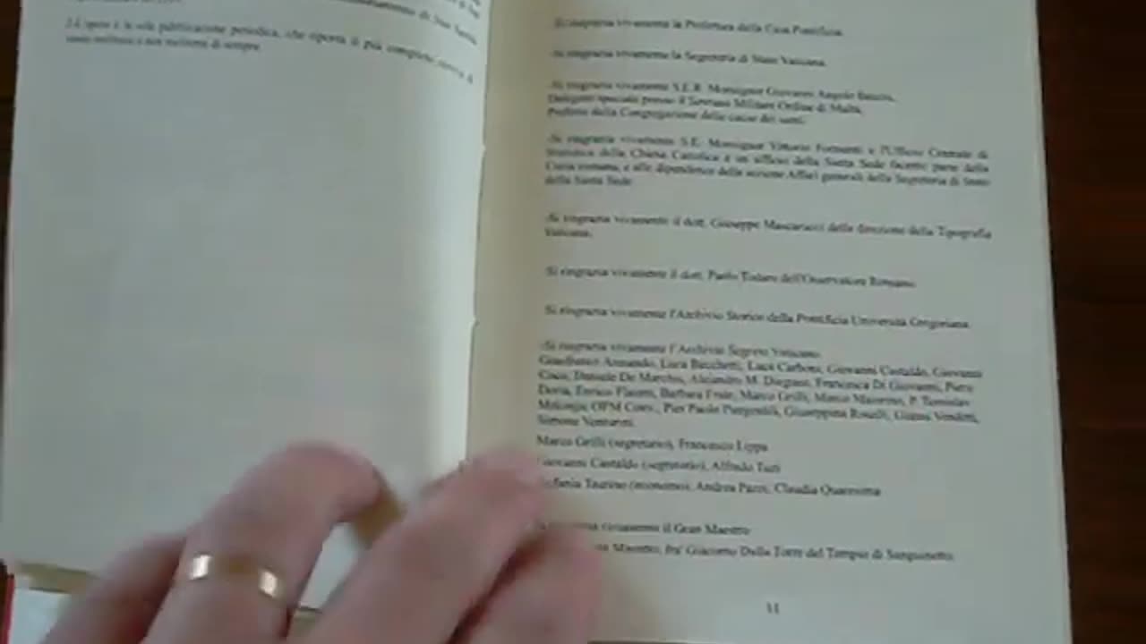 LIBRO D'ORO DELLA NOBILTA' MELITENSE DOCUMENTARIO che cosa accumuna tutte queste persone?che tutti i nobili e gli ecclesiastici hanno tutti uno stemma di famiglia o personale specifico che li contraddistingue