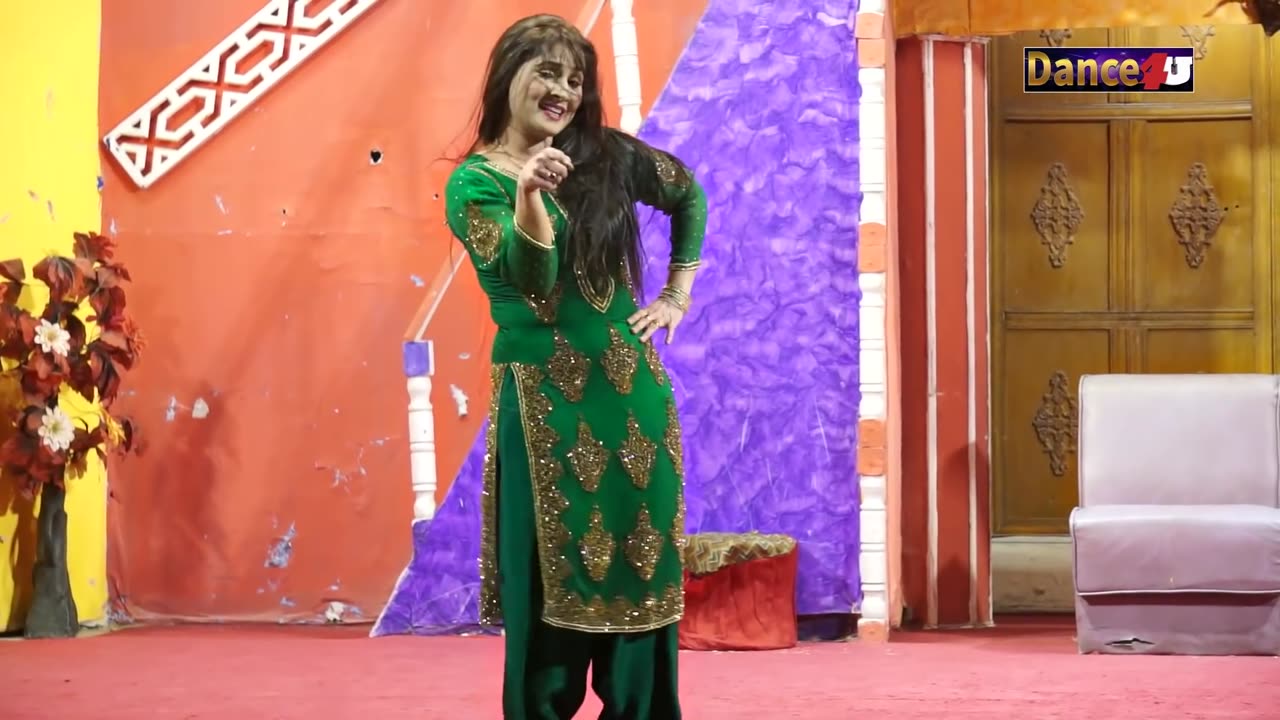 to long vay me lachi song sania bhatti dance