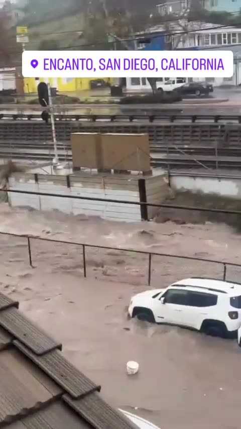 Turbulence In "SAN DIEGO" California - Floods Incoming...