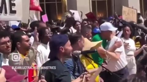 🚨HAPPENING NOW: CHRISTIANS FLOOD THE STREETS OF PARIS TO WORSHIP JESUS‼️