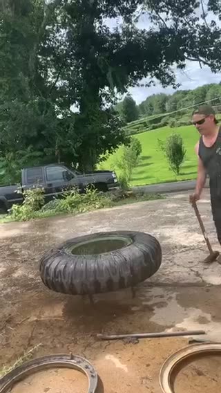 How to use a tire hammer correctly