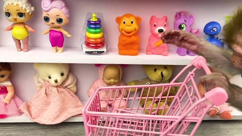 Bon Bon doing shopping in Toy store and eat Kinder Joy Egg chocolate with puppy