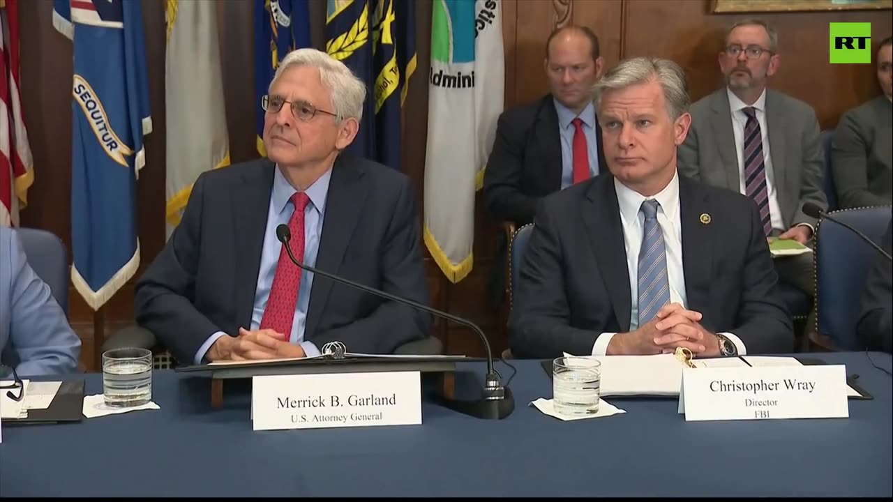 US Attorney General Smirks at RT's Trolling of CNN 🤣
